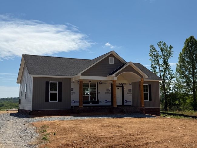 8666 Hat Creek Rd, House other with 3 bedrooms, 2 bathrooms and null parking in Brookneal VA | Image 22