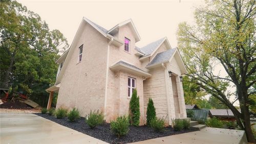 886 N Fritz Dr, Fayetteville, AR, 72701-2113 | Card Image