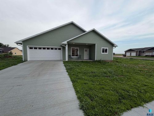 629 Foxtail Dr, Parker, SD, 57053-5619 | Card Image