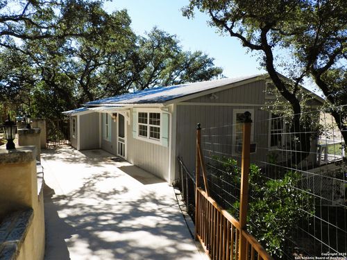 196 Whispering Oak Ln, Lakehills, TX, 78063-6810 | Card Image