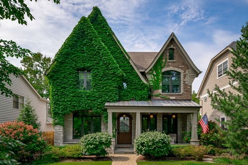 14 S Thurlow St, Hinsdale, IL, 60521-3121 | Card Image