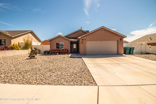800 Sophia St, Farmington, NM, 87401-4450 | Card Image