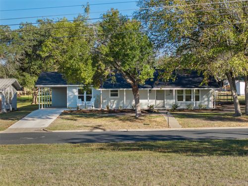 911 Eilers St, Schulenburg, TX, 78956-1317 | Card Image