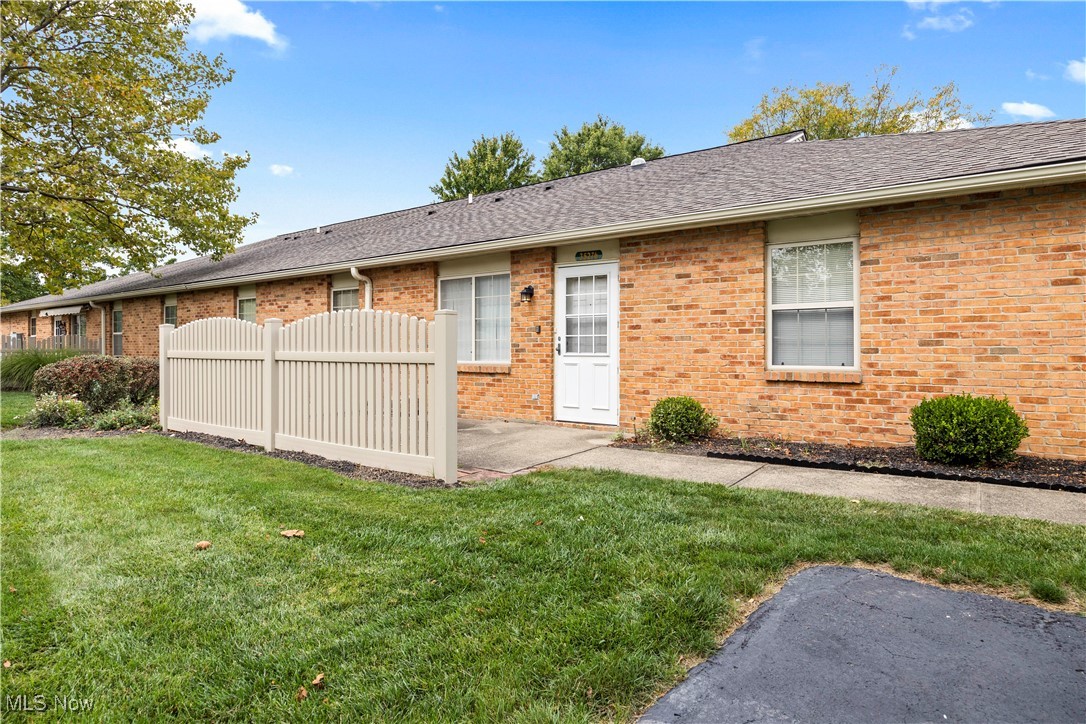 Greenwich Ave, North Ridgeville, OH 44039