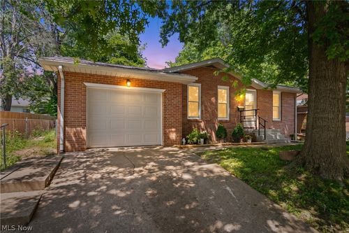 2219 34th St Nw, Canton, OH, 44709-2736 | Card Image