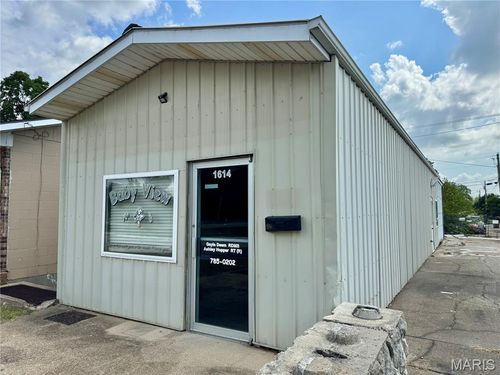 1614 S Broadway St, Poplar Bluff, MO, 63901-6342 | Card Image