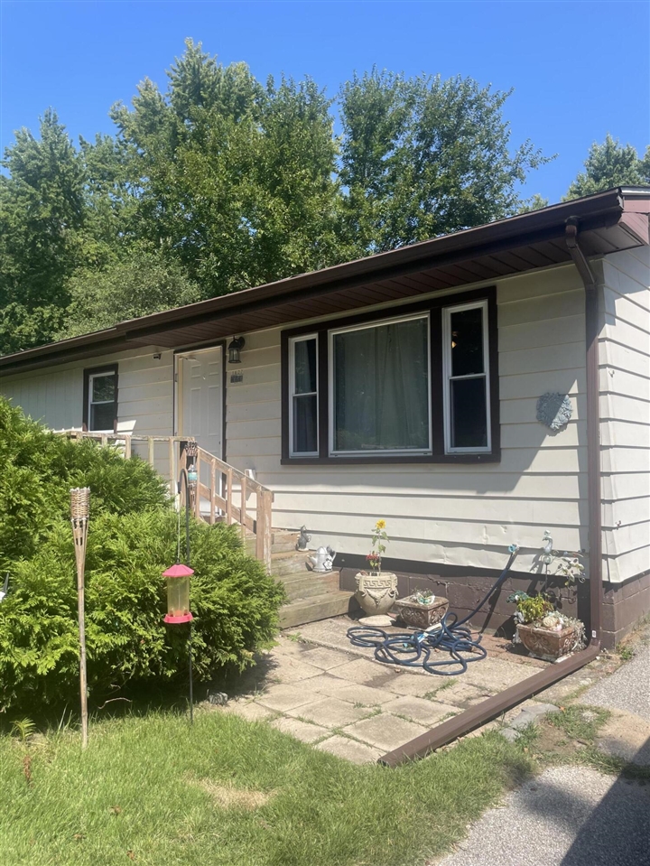 Kay Dr, Benton Harbor, MI 49022