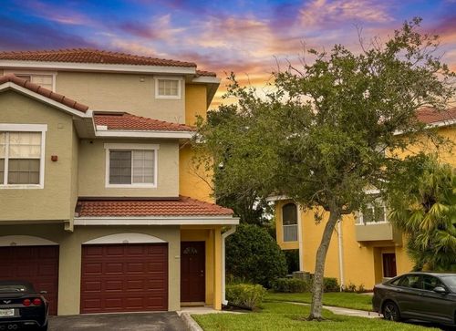 18-104-5701 Bentgrass Dr, SARASOTA, FL, 34235-7635 | Card Image