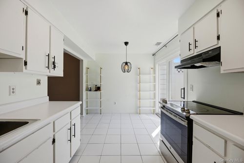 303-276 Temple Hill Rd, New Windsor, NY, 12553-6847 | Card Image