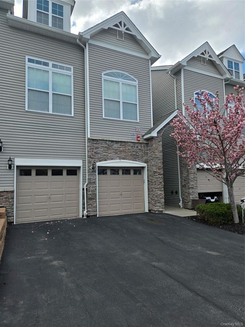 913 Hawthorn Way, New Windsor, NY, 12553-4788 | Card Image