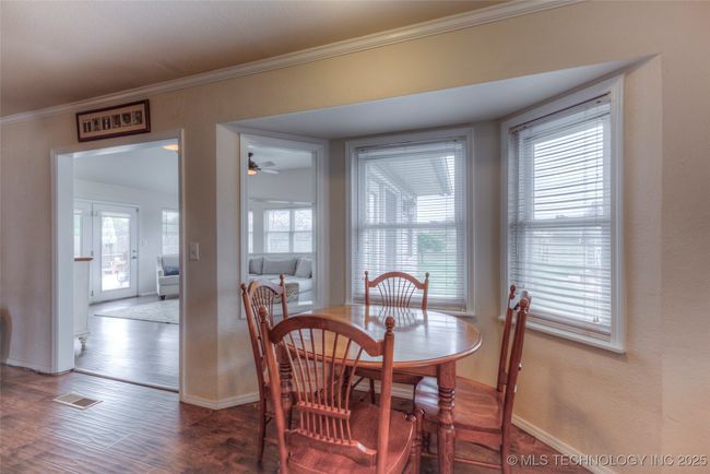 Cute little bay window to enjoy a casual meal with a view. | Image 13