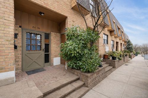 8430 98th St, Woodhaven, NY, 11421-1763 | Card Image