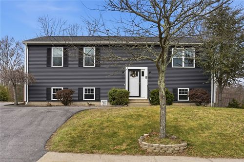 27 Remington Farm Dr, Coventry, RI, 02816-8276 | Card Image