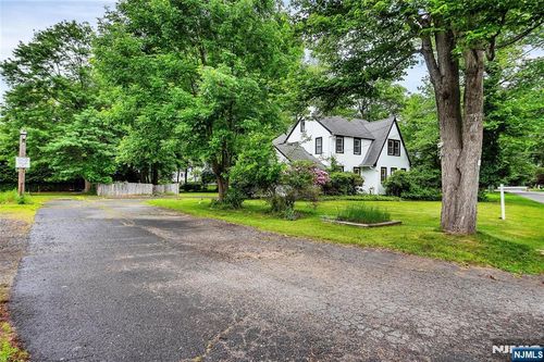 38 Lynn St, Harrington Park, NJ, 07640-1832 | Card Image
