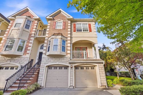 140 Blue Heron Dr, Secaucus, NJ, 07094-2932 | Card Image