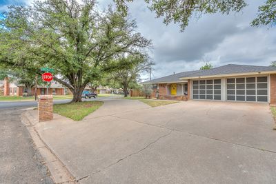 201 Westwood Dr, Home with 3 bedrooms, 2 bathrooms and 2 parking in San Angelo TX | Image 2