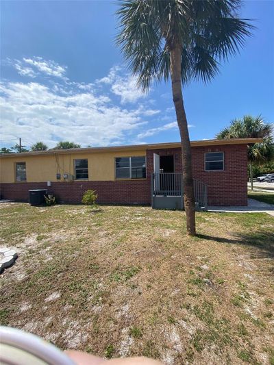 7840 Boca Ciega Drive, House other with 4 bedrooms, 2 bathrooms and null parking in St Pete Beach FL | Image 2