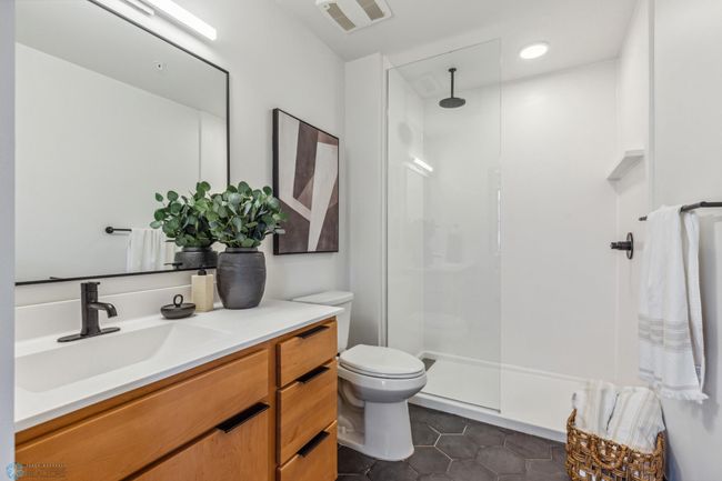 Bathroom | Image 16