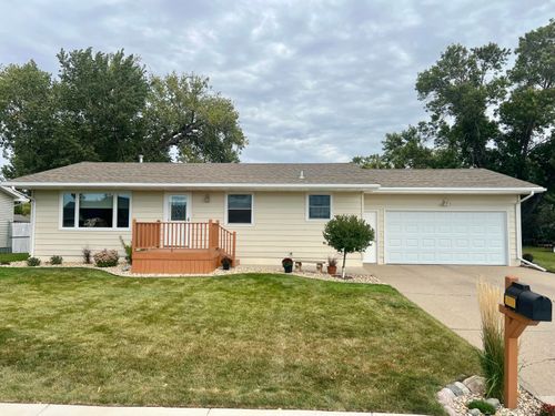 2011 Prospect Ave, ABERDEEN, SD, 57401-6572 | Card Image