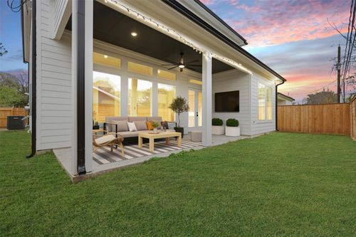 204 Milwaukee St, Houston, TX, 77009-1869 | Card Image