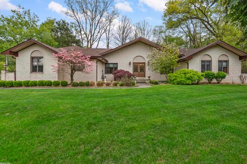 6910 Montgomery Dr, Shelby Township, MI, 48316-4350 | Card Image
