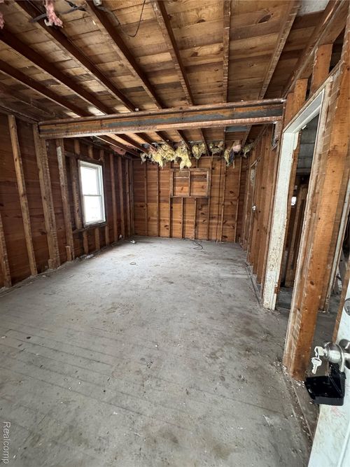 28065 Maple St, Roseville, MI, 48066-2429 | Card Image