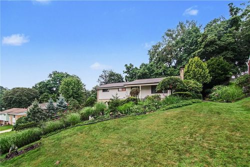 405 Peters Dr, Glenshaw, PA, 15116-1121 | Card Image