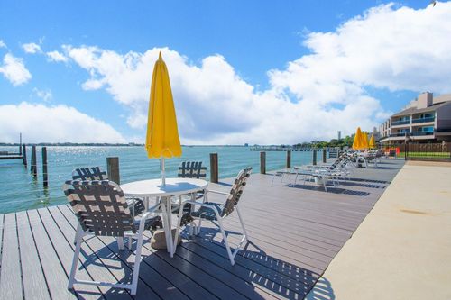 apt-13-3535 Nasa Pkwy, Seabrook, TX, 77586-6412 | Card Image