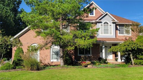 8766 Pointe Dr, Broadview Heights, OH, 44147-3510 | Card Image