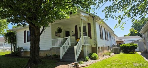 209 Knapp Ave, Chester, IL, 62233-1136 | Card Image