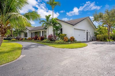 7840 Sw 180th Street, House other with 4 bedrooms, 2 bathrooms and null parking in Palmetto Bay FL | Image 3