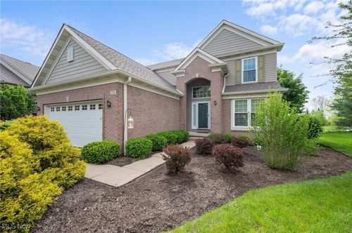 758 Sandlewood Dr, Chagrin Falls, OH, 44023-6734 | Card Image