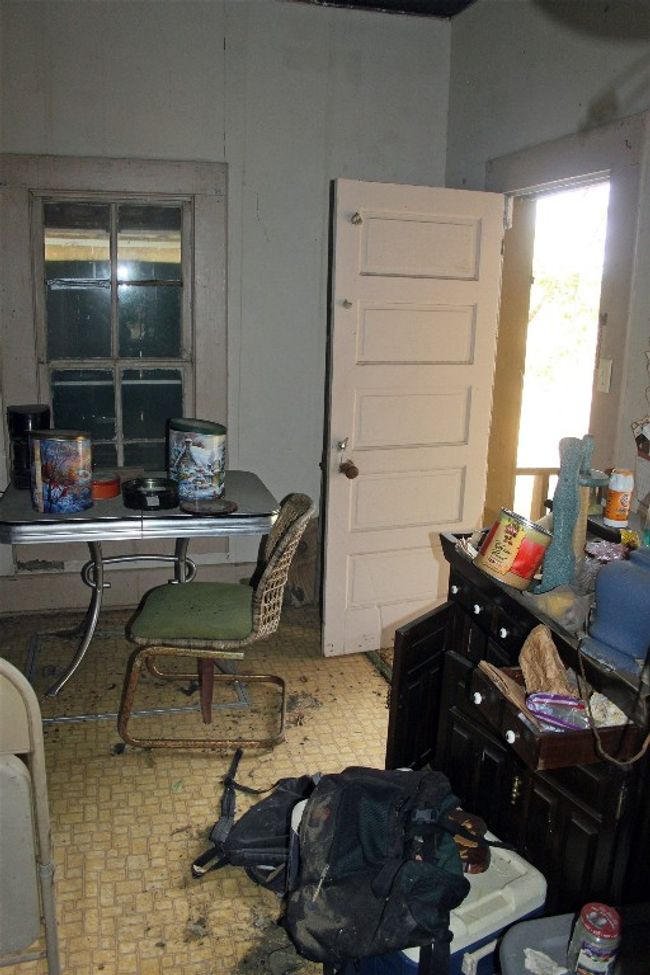 7887 Pettytown Rd, House other with 2 bedrooms, 1 bathrooms and 8 parking in Red Rock TX | Image 4