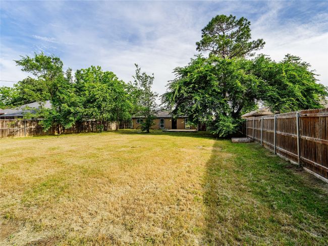 Large open yard with privacy fence | Image 20