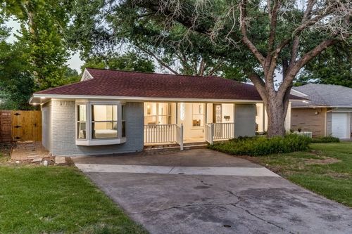 9026 Livenshire Dr, Dallas, TX, 75238-3650 | Card Image