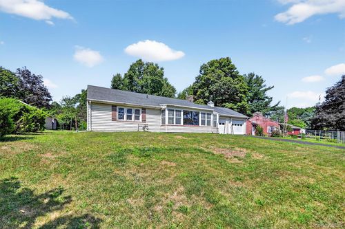 111 Apple Lane Dr, Middletown, NY, 10940-6977 | Card Image