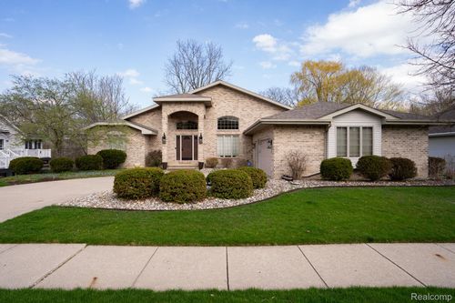 807 Oneida Woods Trl, Grand Ledge, MI, 48837-2262 | Card Image