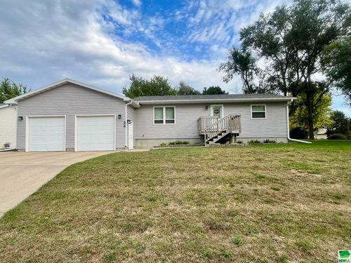 506 S Pearl St, Elk Point, SD, 57025-2132 | Card Image