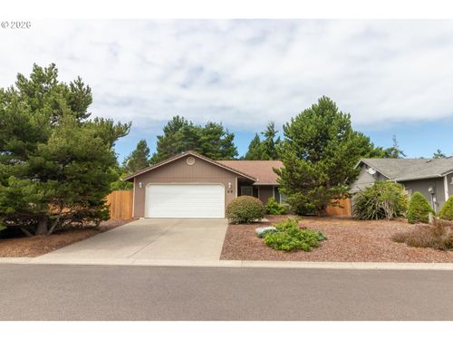49 Park Village Dr, Florence, OR, 97439 | Card Image