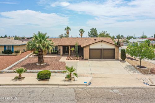 10700 Lakewood Ave, El Paso, TX, 79935-4111 | Card Image