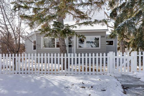 235 3 St, Irricana, AB, T0M1B0 | Card Image
