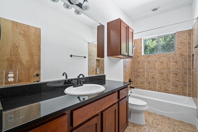 B - 2209 Thornton Rd, Condo with 3 bedrooms, 3 bathrooms and 2 parking in Austin TX | Image 12
