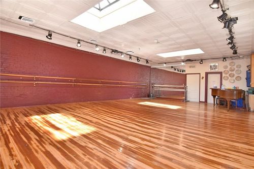 504 Fifth Ave, Pelham, NY, 10803-1206 | Card Image