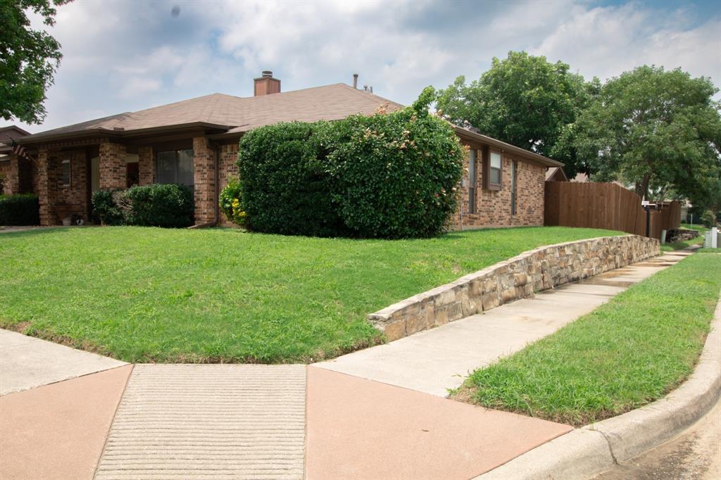 Oakmont Dr, Bedford, TX 76022