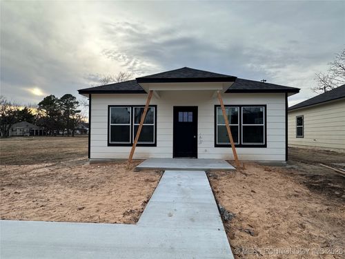 612 S 3rd St, Morris, OK, 74445-2204 | Card Image