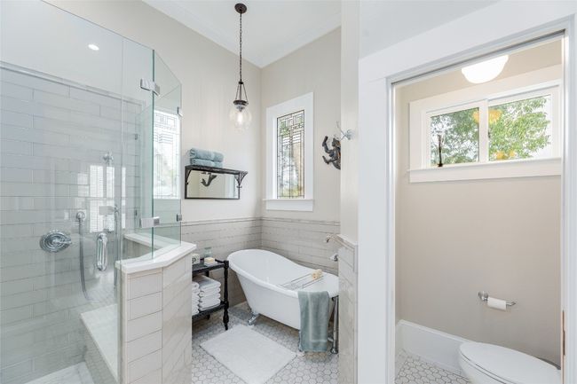 Walk-in shower with Seat | Image 12