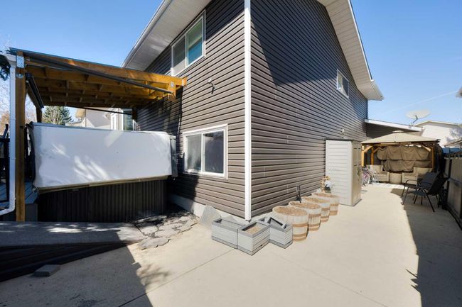 131 Macewan Meadow Way Nw, House other with 3 bedrooms, 3 bathrooms and 5 parking in Calgary AB | Image 33