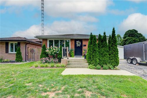 2 Allanton Blvd, Brantford, ON, N3R3B9 | Card Image