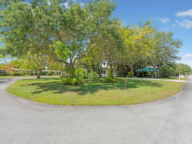 9860 Sw 140th St, House other with 4 bedrooms, 3 bathrooms and null parking in Miami FL | Image 34