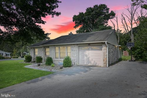 408 Old Airport Rd, DOUGLASSVILLE, PA, 19518-1029 | Card Image